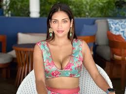 Nusrat Jahan Photos,नुसरत जहां ने पार कर दी सारी हदें, ऐसे टॉप पहनकर फोटो  डाली कि टूट गईं हॉटनेस की सीमाएं - lifestyle nusrat jahan too hot to handle  look in revealing