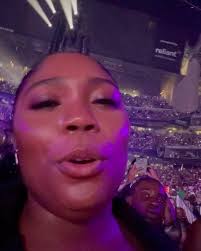 Evidence I saw Beyoncé this weekend. #rwtphotodump , One: I bought this fan  thinking I could be like all the other cool girlies and do the Heated fan  choreography. Babyyyy, opening this fan requires ...