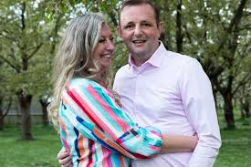 “We waren niet op zoek naar liefde, maar vonden elkaar toch”: Bert (50) en Alexandra (50) kunnen niet meer zonder elkaar