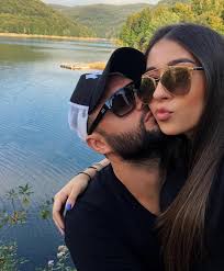 Peste 100 de mii de fani au apreciat modul în care artista a anunțat că va deveni mamă. Nicole Cherry MÄƒrturisiri Despre Iubitul Ei E Prima Mea RelaÈ›ie SerioasÄƒ Care DepÄƒÈ™eÈ™te O LunÄƒ