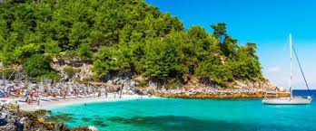 Si pentru ca nu trebuie sa astepti vacanta de vara ca sa profiti de cateva zile libere, iata cateva destinatii ieftine in care sa pleci in urmatoarea aventura. Cazare Ieftina Thassos Cele Mai Ieftine Oferte Litoral 2021 Early Booking 2021 Grecia Golden Beach Thassos Grecia Autocar 2021 Hotel Aeria 2021 Litoral Grecia 2021 Oferte Reduse Vara 2021 Plaje Thasso Relaxare