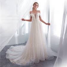 Ist in der traumwelt ein hochzeitskleid zu sehen, dann interpretiert die traumforschung dies meist als ankündigung von neuen. Exklusive A Linie Rundhalsausschnitt Cold Shoulder Tull Brautkleid Mit Schleppe Champagner