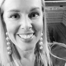 Candice Wallace's Instagram, Twitter & Facebook