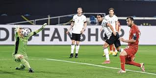 Fussballportal.de bietet eine vorhersage, einen wettquoten vergleich und hilfe für em 2021 wetten zum spiel der gruppe c ukraine gegen nordmazedonien. 1 2 Gegen Fussball Zwerg Deutschland Blamiert Sich Gegen Nordmazedonien Hamburger Morgenpost