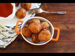 Kue cucur (indonesian) or kuih cucur (malay), known in thai as khanom fak bua (ขนมฝักบัว, pronounced kʰā.nǒm fàk būa̯) or khanom chuchun (ขนมจู้จุน or จูจุ่น), is a traditional snack from indonesia, and popular in parts of southeast asia, includes indonesia, malaysia. Cekodok Pisang Istimewa Jemput Jemput Pisang Special Youtube