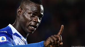 Mario balotelli was given film premiere invites to beat the boredom and driver training in. Italy Footballer Mario Balotelli Threatens To Quit Match After Racist Chants News Dw 03 11 2019