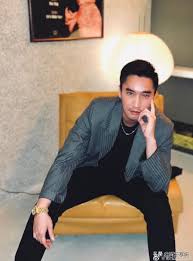 The site owner hides the web page description. é˜¿å¬Œè€å…¬æ›¬èˆ‡æ±ªå°è²çŽ‹æŸå‚'åŒæ¡†ç…§ ä¸‰äººç«™æˆä¸€æŽ' èº«é«˜å»æœ‰äº†å·®è· æ¯æ—¥é ­æ¢