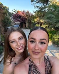 Eva Robertson Smith (@evarobertsonsmith) • Instagram photos and videos