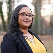 Maggie Chambers's Instagram, Twitter & Facebook