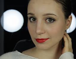 Daneben gibt es auch neuere entwicklungen wie flüssigen oder cremigen lidschatten, der auch direkt mit lidschattenstiften. Celebrity Make Up Klassisches Make Up Fur Den Roten Teppich Tutorial Von Jutta Make Up Factory Academy
