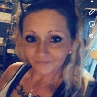 Julie Mellott's Instagram, Twitter & Facebook