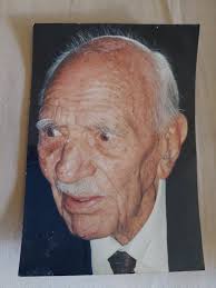 Matriek klas 1965 Langenhoven Hoerskool. Ek regs 2 de ry. Ek en Estelle my  oorlede vrou, my Pa, SCH Rautenbach, op 90 jarige ouderom