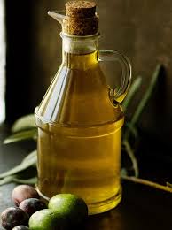 Hair Oil Should Be Called Liquid Gold For Its Constant Ability To Help Us Look Fabulous On Our Most Untamable Unmanageable Hair Days We V Meyve Tahillar Yag