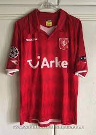 Wir haben fest vor, dass die spielerinnen, die den verein verlassen, noch mal zum einsatz kommen, verspricht lerch. Fc Twente Home Fussball Trikots 2010 2011 Sponsored By Arke Tui