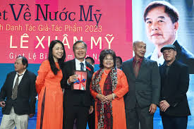 Việt Báo trao giải 'Viết Về Nước Mỹ' năm thứ 23