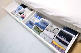 子供服は春夏 秋冬用と引き出しを分け 使用頻度で手前からしまえば衣替えいらず 収納術 クローゼット ベット下収納 収納