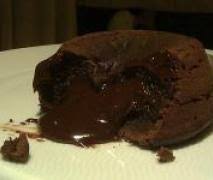 Perfekt wenn man lust auf kuchen hat aber keine zeit zum backen hat. Tassen Schokokuchen Mit Flussigem Kern Mikrowelle Gehen Rezepte Suchen