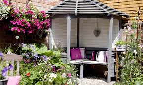 Hanging baskets of flowers can be a finishing, gorgeous touch to any porch or other outdoor space. Hanging Basket Flowers 10 Of The Best Buys Ideal Home