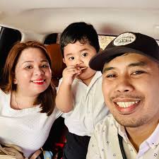 Eating tamilok worms..🤢