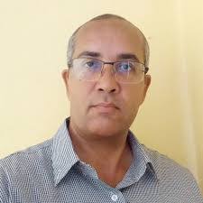 Elisha Holt's Instagram, Twitter & Facebook