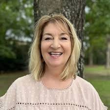 Sandy Varner's Instagram, Twitter & Facebook