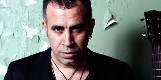 He is known for his charity concerts and his environmentalism. Haluk Levent Hakkinda Bilinmeyen 10 Ilginc Bilgi