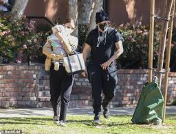 Rooney mara and joaquin phoenix attend the 'mary magdalene' special screening held at the national gallery on february 26, 2018 in london, england. Joaquin Phoenix And His Fiancee Rooney Mara Are Seen With Their Newborn Son River In La Aktuelle Boulevard Nachrichten Und Fotogalerien Zu Stars Sternchen