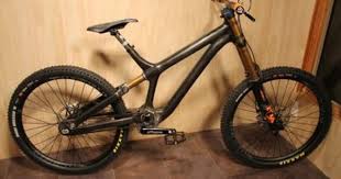 Resistance Bikes Insolent Kanadisches Downhill Bike Mit Integriertem Dampfer Mtb News De Downhill Bike Bmx Fahrrad Radeln
