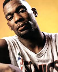 Where is the fence at the airport to greet fans?