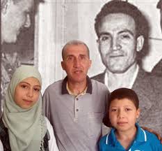 في عام (1957) تم اعتقال العربي بن مهيدي و قام عساكر الاحتلال الوحشي بتعذيبه من أجل أن يأخذوا منه أي اعتراف و لكنه رفض الاعتراف بالرغم من العذاب. Ù†ÙˆØ§Ø¨Øº ÙˆÙ†Ø¬Ø¨Ø§Ø¡ ÙÙŠ Ø¹Ø§Ø¦Ù„Ø© Ø§Ù„Ø´Ù‡ÙŠØ¯ Ø¨Ù† Ù…Ù‡ÙŠØ¯ÙŠ Ø¨Ø¹ÙŠÙ† Ù…Ù„ÙŠÙ„Ø© Ø§Ù„Ø´Ø±ÙˆÙ‚ Ø£ÙˆÙ†Ù„Ø§ÙŠÙ†