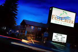 Fall creek inn & suites is conveniently located near six major shows and attractions, great outlet shopping, and numerous restaurants. Fall Creek Inn Suites Branson Mo Tripster