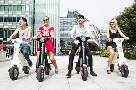5秒で折り畳める電動スクーター e t scooter バイクの駐車場不足を解消 えん乗り 電動スクーター スクーター バイク