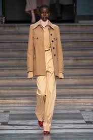 Victoria Beckham Ready To Wear Spring 2020 Look 2 Victoria Beckham Fashion Neutral Womens Fashion