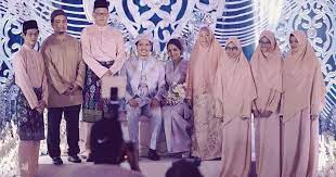 Bila ingin berkawan rapat dengan anak dara orang, pasti seorang lelaki budiman akan meminta kebenaran untuk terus berkawan dengan anak perempuan mereka. Semua Bertudung Labuh Manisnya Penampilan Ibu Adik Beradik Perempuan Fattah Amin Vanilla Kismis