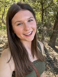 Hi everyone !! My name is Zoe Rager and I am a babysitter/pet sitter around  the Franklin/Berry Farms area. I have been babysitting for about 7 years  now and I have both