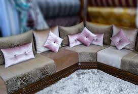 Acheter un salon marocain c'est s'offrir une ambiance orientale chez soi, posséder des beaux meubles confortables et spacieux ainsi que de superbes objets décoratifs tels que les poufs, et. Salon Marocain Vente Salon Oriental Sur Mesure Pas Cher
