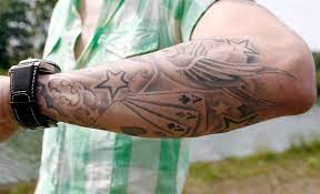 Diego orlando benaglio aka diego benaglio is a swiss goalkeeper who plays for the vfl wolfsburg in bundesliga and in swiss national team wearing jersey number 1. Diego Benaglio Tatto