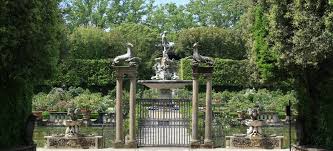 Die anlage, die hinter dem palazzo pitti liegt, dem hauptsitz der medici als großherzöge der toskana, ist einer der bekanntesten italienischen gärten des 16. Boboli Garten In Florenz Boboli Garten Garten Florenz Garten Hotel Brunelleschi