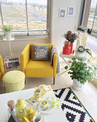 Berikut adalah desain kombinasi warna kuning emas untuk ruang tamu sebagai refensi untuk anda. Cara Terbaru Dekorasi Rumah Super Cantik Dengan Paduan Warna Kuning Hitam Dan Pink Homeshabby Com Design Home Plans Home Decorating And Interior Design