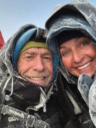 Ble altfor rart og tomt uten Astrid. ♥️Fine, nydelige Fay holder motet og  oss alle oppe. Fantastisk turfølge, og du har vel hørt henne synge?!  #gåsehud #faywildhagen #blåskredtinden #71gradernordnorgestøffestekjendis  📷: @haakonlundkvist