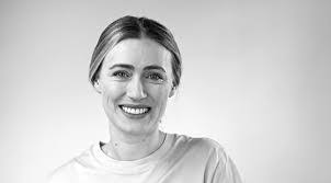 Andrea Vedder's Instagram, Twitter & Facebook