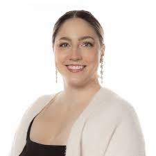 Kate Lake's Instagram, Twitter & Facebook