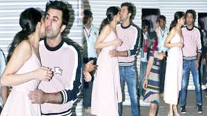 Super Hot Actress Deepika Padukone And Ranbir Kapoor Hugging And Kissing Celebrities Funny Hot Actresses Deepika Padukone