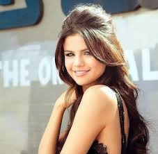 Long hairstyles for round faces can go with or without bangs. Top 12 Latest Long Hairstyles For Round Faces In Women Styles At Life