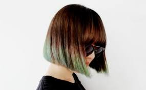 Coupe de cheveux femme mi long type carré évasé avec pointes ondulées femme brune avec le tie and dye blond sur les cheveux bruns de jessica szohr. 1001 Facons D Adopter La Coloration Des Cheveux Tie And Dye