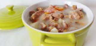 La blanquette ou blanquette de veau ou blanquette de veau à l'ancienne est une recette de cuisine traditionnelle de la cuisine française, à base de ragoût de viande de veau marinée, puis mijotée. Blanquette De Veau Aux Fourneaux