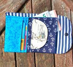 Jetzt schnittmuster für mundschutz gratis downloaden und masken selbst nähen auch für anfänger geeignet stoff online bestellen. Foto Zu Schnittmuster Geldborse Kerstin Von Naahgluck By Sophie Kaariainen Geldborse Nahen Schnittmuster Nahen Schnittmuster Kostenlos Geldborse Nahen