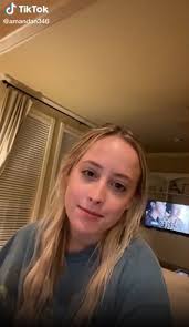 Woman Hosts 'Why Are You Single' Series Featuring Wild Dating App Profiles 