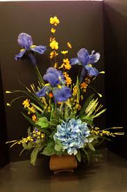Heaven sent florist provides flower and gift delivery to the el paso, tx area. Tall Blue Daffodil Arrangement Flower Arrangements Flower Centerpieces Silk Flower Arrangements