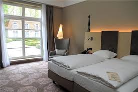 The vienna house diplomat prague is located in the diplomatic district, close to the historic centre. Die Gastezahlen In Castrop Rauxeler Hotels Sind Gesunken